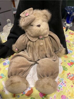 BP-Beige Plush The BEARINGTON Collection Bear Bear in Velour Outfit